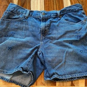 Levi High Waisted Daisy Embroideried Jean Shorts